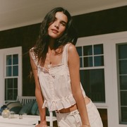 Abercrombie & Fitch Rayakan Musim Panas dengan 