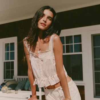 Abercrombie & Fitch Rayakan Musim Panas dengan 