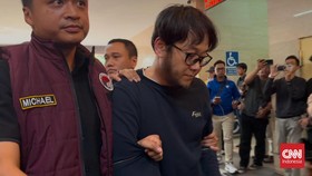 Bareskrim Polri menangkap bendahara gembong narkoba jaringan internasional Fredy Pratama, Frans Antoni di negara Malaysia. dapun Frans ditangkap bersama istrinya oleh penyidik Subdit IV Direktorat Tindak Pidana Narkoba Bareskrim Polri.

Pantauan CN