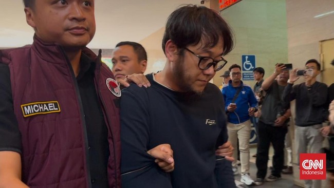 Bareskrim Polri menangkap bendahara gembong narkoba jaringan internasional Fredy Pratama, Frans Antoni di negara Malaysia. dapun Frans ditangkap bersama istrinya oleh penyidik Subdit IV Direktorat Tindak Pidana Narkoba Bareskrim Polri.

Pantauan CN