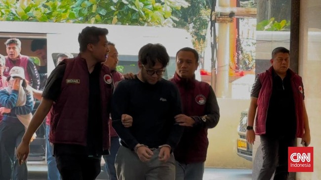 Bareskrim Polri menangkap bendahara gembong narkoba jaringan internasional Fredy Pratama, Frans Antoni di negara Malaysia. dapun Frans ditangkap bersama istrinya oleh penyidik Subdit IV Direktorat Tindak Pidana Narkoba Bareskrim Polri.

Pantauan CN