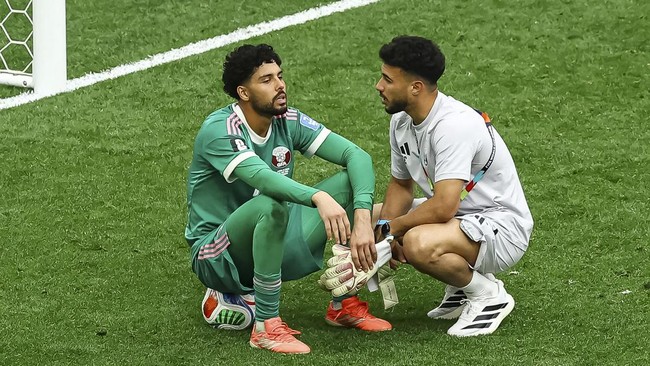 Soccer Football - FIFA World Cup 2026 - Group B - Canada v Qatar - BC Place, Vancouver, Canada - June 18, 2026
Qatar's Mahmoud Abunada looks dejected after the match REUTERS/Albert Gea