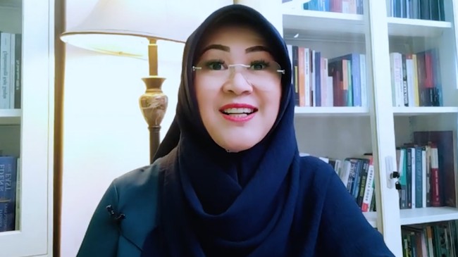Dua tersangka kasus tudingan ijazah palsu Jokowi, dokter Tifa dan Roy Suryo, ditangkap aparat Polda Metro Jaya pada Jumat (19/6) pagi.