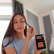 5 Kesalahan yang Membuat Makeup Mudah Luntur