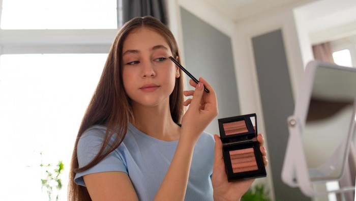 5 Kesalahan yang Membuat Makeup Mudah Luntur