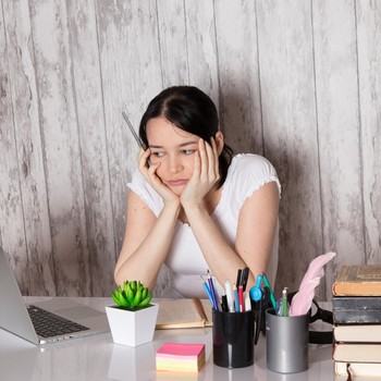 3 Zodiak yang Suka Bersikap Paling Keras pada Dirinya Sendiri