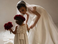 Penampilan Gemas Kamari Sky Wassink Jadi Flower Girl di Pernikahan Jennifer Coppen