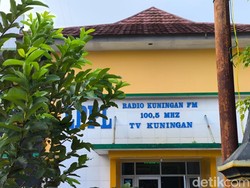 Kuningan Gelap, Siaran Radio Gagal hingga Alat Elektronik Rusak