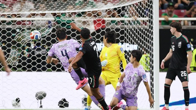 Soccer Football - FIFA World Cup 2026 - Group A - Mexico v South Korea - Estadio Guadalajara, Guadalajara, Mexico - June 18, 2026 Mexico's Luis Romo scores their first goal REUTERS/Paul Childs