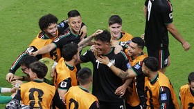 Soccer Football - FIFA World Cup 2026 - Group A - Mexico v South Korea - Estadio Guadalajara, Guadalajara, Mexico - June 18, 2026 Mexico's Luis Romo celebrates scoring their first goal with teammates REUTERS/Amanda Perobelli