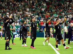 Soccer Football - FIFA World Cup 2026 - Group A - Mexico v South Korea - Estadio Guadalajara, Guadalajara, Mexico - June 18, 2026 Mexico players salute their fans after the match REUTERS/Daniel Becerril