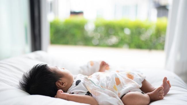 5 Cara Mengenalkan Konsep Pagi Dan Malam Pada Bayi, Bunda Perlu Tahu