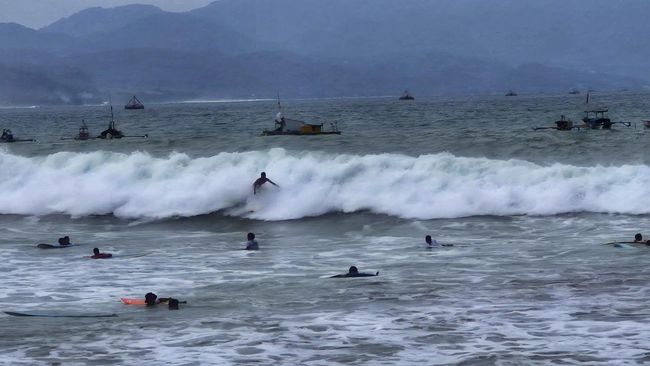 Pantai Matahari Cikembang, Sukabumi, Jawa Barat.