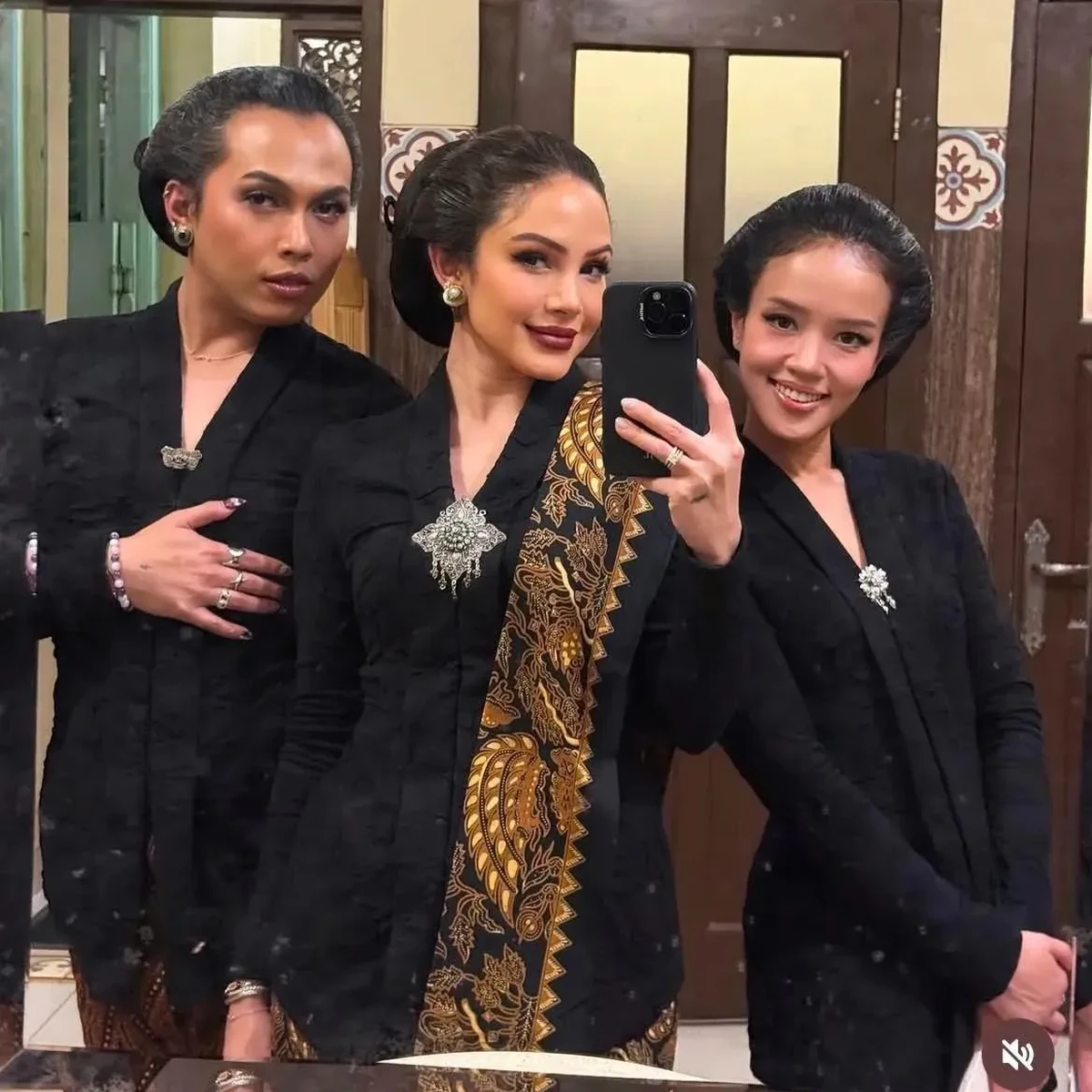 Pria yang Pakai Kebaya di Kirab Satu Suro Akhirnya Minta Maaf&comma; Akui Salah