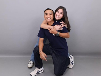 Potret Kedekatan Rico Ceper dan Putri Sulung, Kompak Ngobrolin Bola