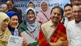 Polda Metro Jaya menangkap Roy Suryo dan dokter Tifa terkait tuduhan ijazah palsu Jokowi.