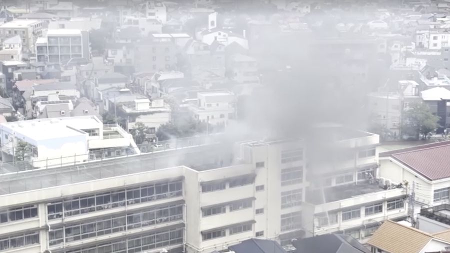 Sebuah sekolah dasar di Tokyo utara dievakuasi pada hari Jumat (19 Juni) setelah kebakaran terjadi di ruang musik di lantai empat. (@TAKANYO VIA X via Reuters)