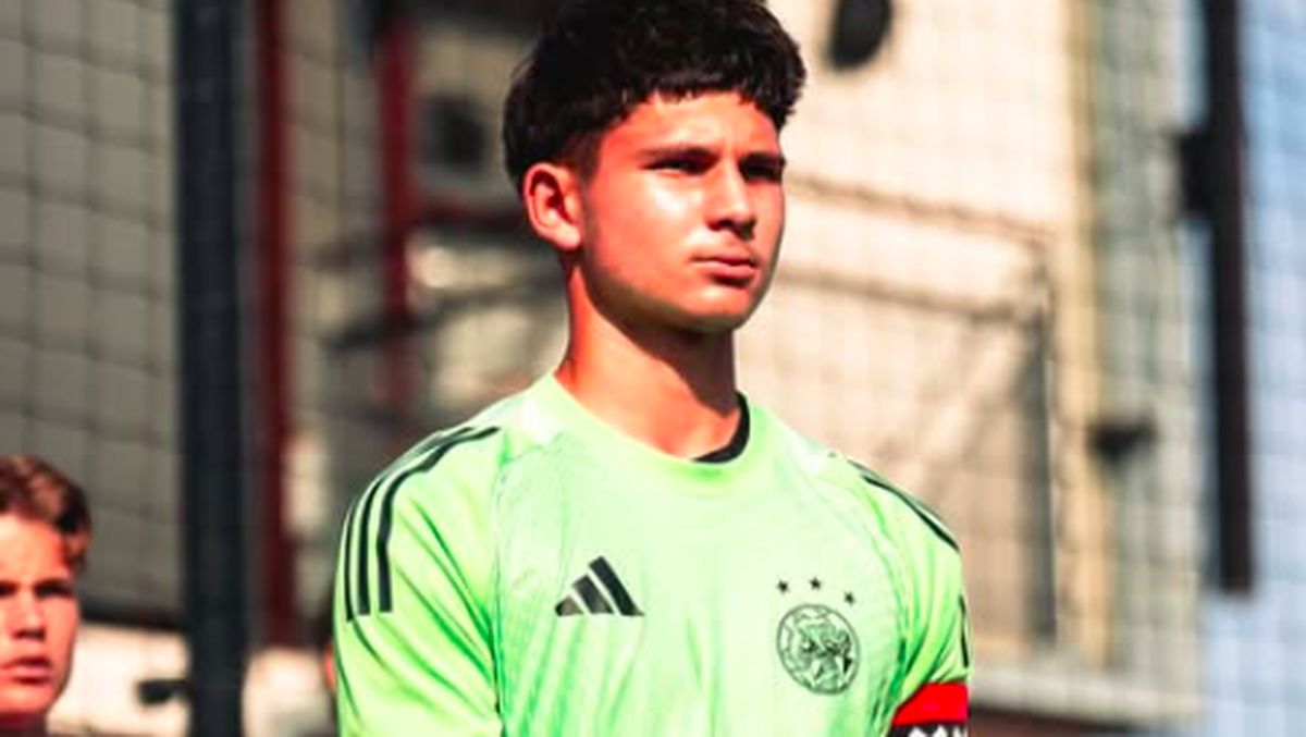 Profil Kiper Muda Ajax Keturunan Indonesia Giovanni Van Der Wijst