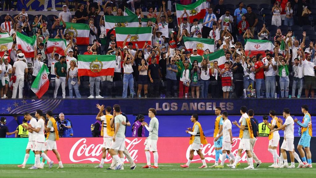 Dicueki di Bandara Jelang Tanding Lawan Belgia, Pelatih Iran Murka
