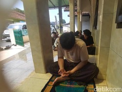 Listrik Padam, Salat Jumat di Tasikmalaya Terganggu