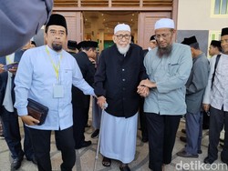Abu Bakar Baasyir Hadiri Milad Seabad Gontor, Singgung Daulah Islamiyah
