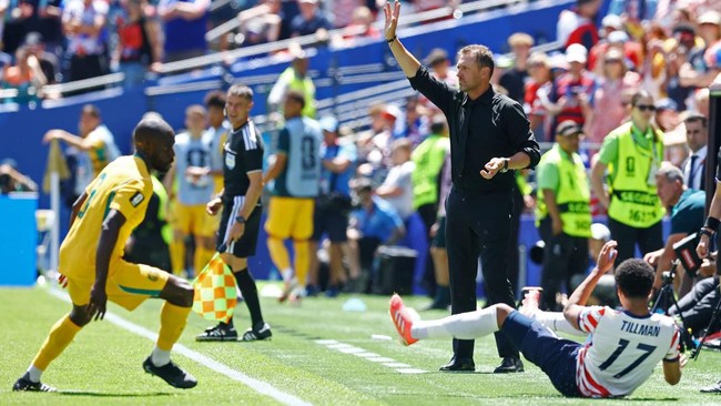 Soccer Football - FIFA World Cup 2026 - Group D - United States v Australia - Seattle Stadium, Seattle, Washington, U.S. - June 19, 2026 Australia coach Tony Popovic reacts during the match REUTERS/Albert Gea