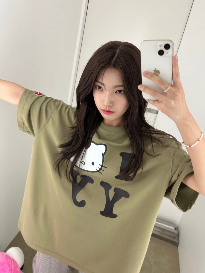 Beauties, kalau kamu penggemar berat Secret dan sudah mengikuti girl group yang debut di bawah naungan RBW Inc. sejak lama, pasti kamu menyadari ada yang berbeda dalam comeback kali ini. / Foto: instagram.com/doqdlsdl