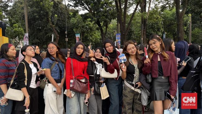 Sejumlah COER memeriahkan penampilan CORTIS di Allo Bank Festival 2026 meski harus bertandang dari luar kota untuk menyaksikan penampilan perdana CORTIS di Indonesia.