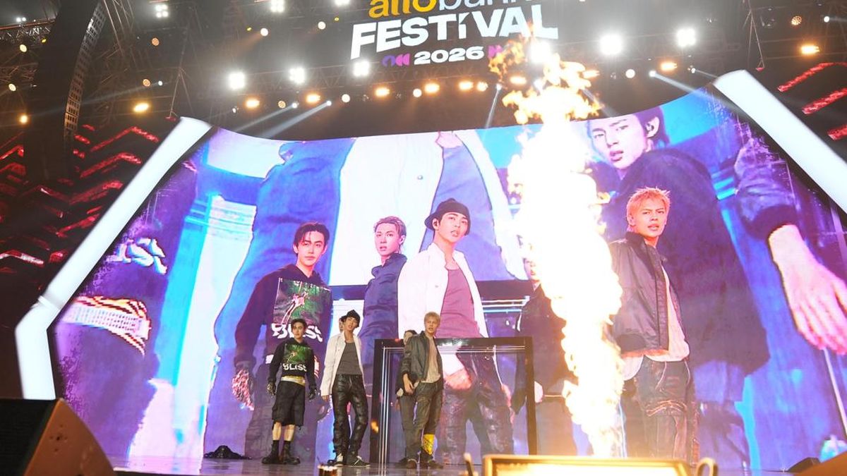 CORTIS Panaskan Panggung Allo Bank Festival dengan TNT dan RedRed