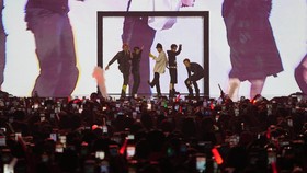 Boy group asal Korea Selatan Cortis menjajal bahasa Indonesia yang viral.