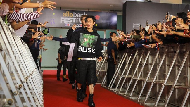 CORTIS di Red Carpet Allo Bank Festival 2026, Indonesia Arena, Sabtu (20/6/2026). (CXO Photography)