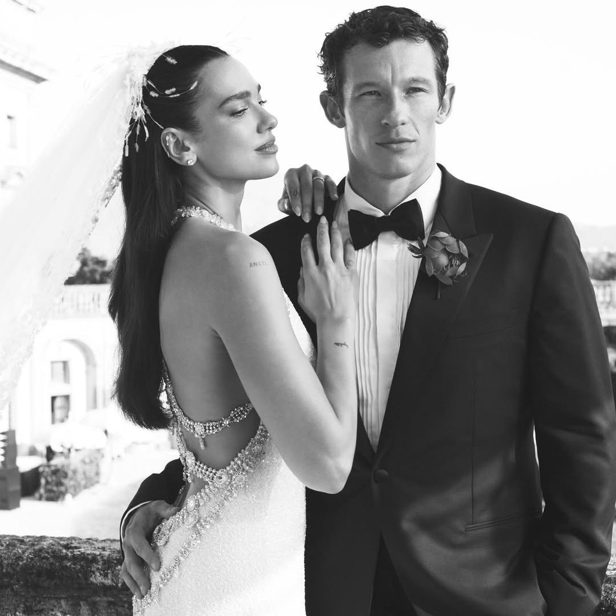 Dua Lipa Akhirnya Spill Foto Pernikahan Romantis di Italia