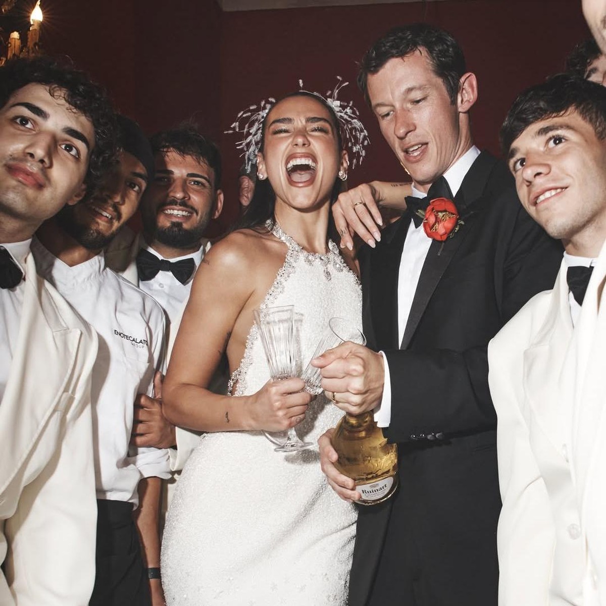 Dua Lipa Akhirnya Spill Foto Pernikahan Romantis di Italia