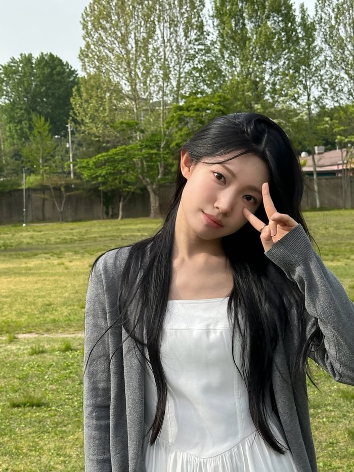 Idol K-Pop bermarga Kim tersebut lahir pada 1 September 2002, menempatkan dirinya sebagai maknae (anggota termuda) dalam tim. Menariknya, Yebin masih berusia tujuh tahun saat Secret resmi debut pada tahun 2009 silam. / Foto: instagram.com/doqdlsdl