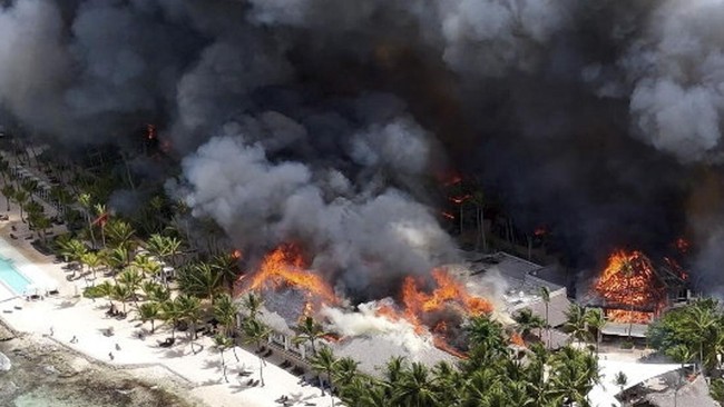 A drone view shows a fire at the Viva Wyndham Dominicus Beach Hotel in Bayahibe, La Altagracia, Dominican Republic, June 19, 2026 in this screen grab obtained from social media video. Gojko Culibrk/via REUTERS  THIS IMAGE HAS BEEN SUPPLIED BY A THIRD