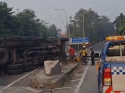 Ada Truk Terguling, Lalin dari Tol JORR arah Jagorawi Dialihkan