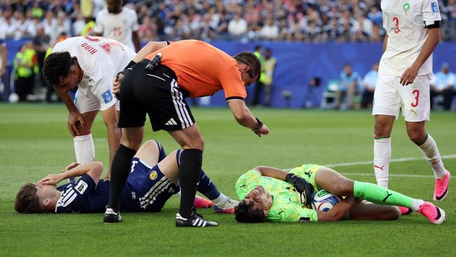 Soccer Football - FIFA World Cup 2026 - Group C - Scotland v Morocco - Boston Stadium, Foxborough, Massachusetts, U.S. - June 19, 2026 Referee Ilgiz Tantashev checks on Morocco's Yassine Bounou and Morocco's Chadi Riad checks on Scotland's Ben Gannon