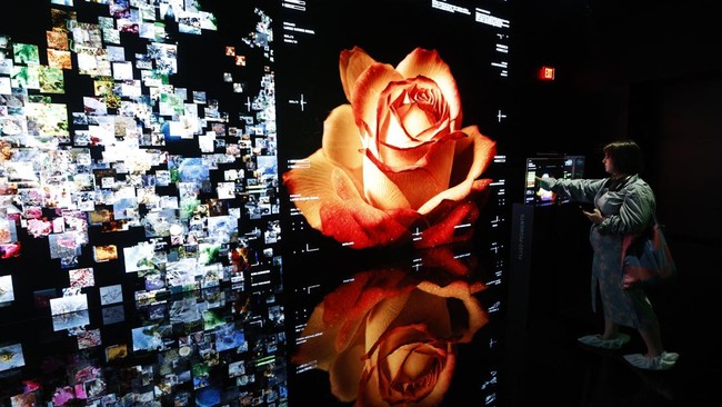 Sebuah museum baru di Los Angeles, AS, menghadirkan pengalaman unik berbasis AI yang membawa pengunjung seolah berada di tengah Hutan Hujan Amazon.