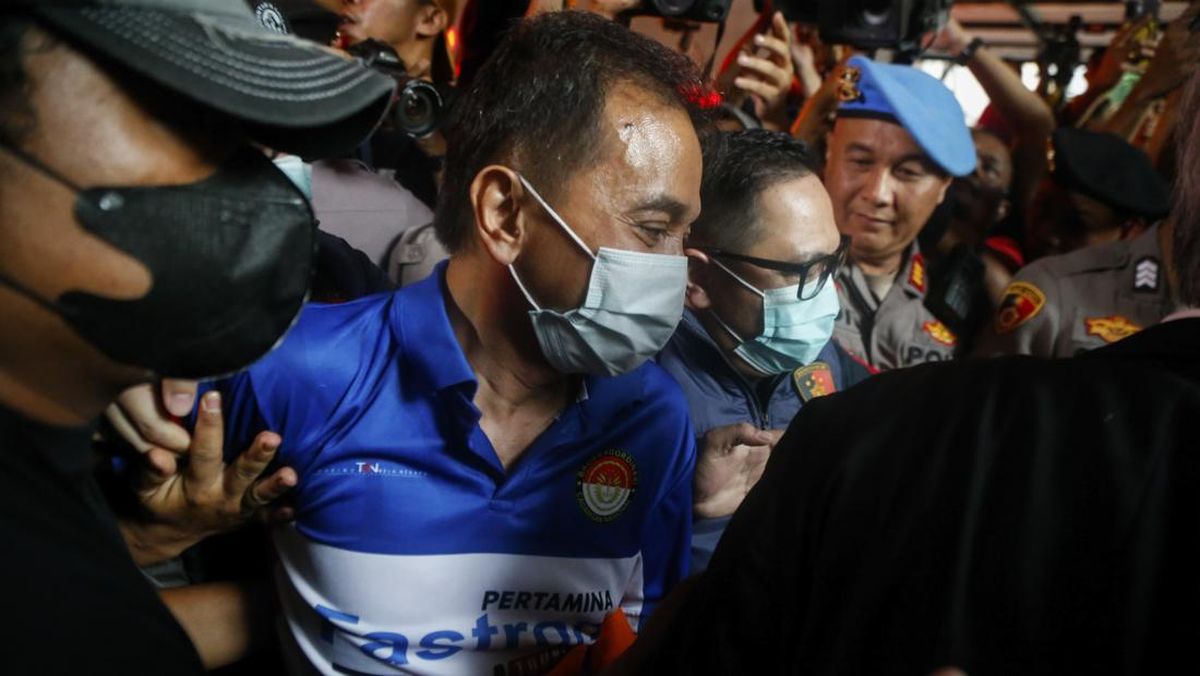 Keluar dari Rawat Inap, Roy Suryo Kepal Tangan Teriak Takbir