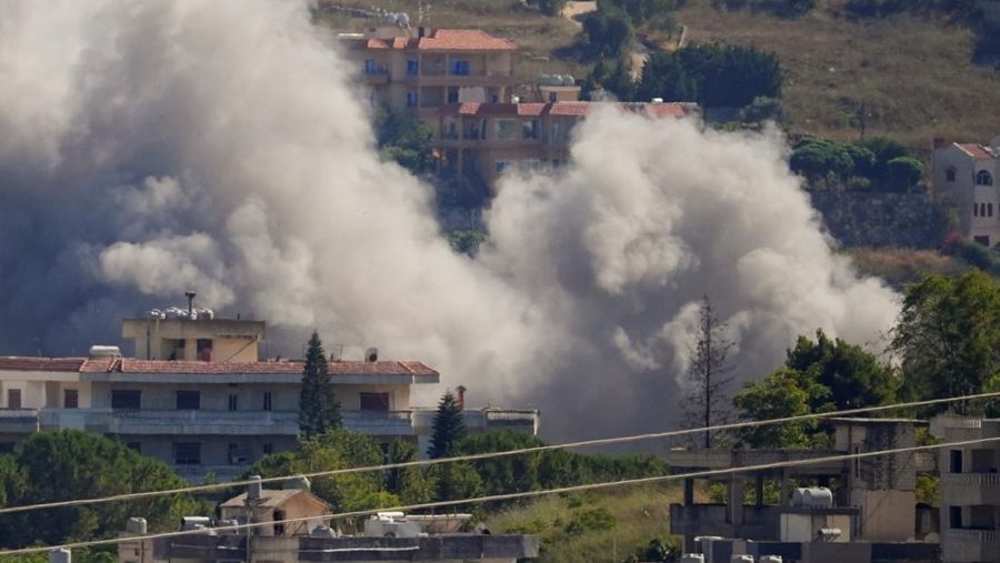 Rentetan serangan udara Israel kembali menghantam wilayah selatan negara Lebanon, Sabtu (20/6) waktu setempat. (REUTERS/Stringer)