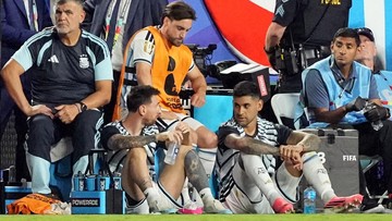 Momen Messi Tolak Diberi Tempat Duduk, Pilih Lesehan di Rumput