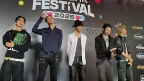 Boy group Korea Selatan, CORTIS, menyapa penggemar di Indonesia melalui sesi karpet merah Allo Bank Festival 2026 pada Sabtu (20/6).