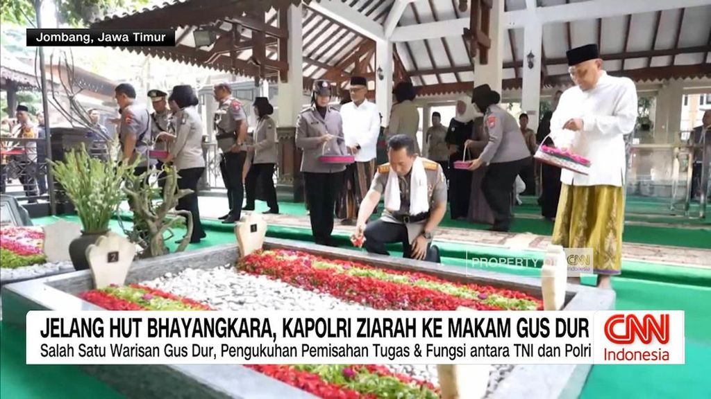 VIDEO:Jelang HUT Bhayangkara, Kapolri Ziarahi Makam Gus Dur-Bung Karno