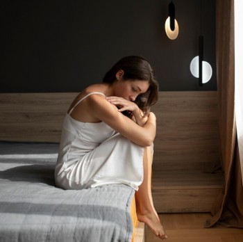 6 Kebiasaan yang Bisa Menjadi Tanda Self-Esteem Kamu Sedang Rendah