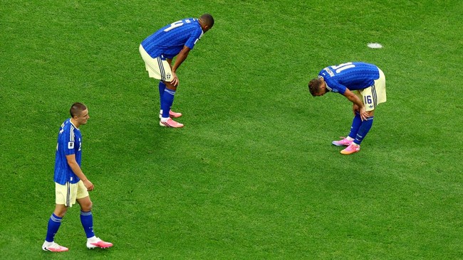 Soccer Football - FIFA World Cup 2026 - Group F - Netherlands v Sweden - Houston Stadium, Houston, Texas, U.S. - June 20, 2026 Sweden's Jesper Karlstrom, Isak Hien and Gustaf Lagerbielke look dejected after Netherlands' Cody Gakpo scores their fourth