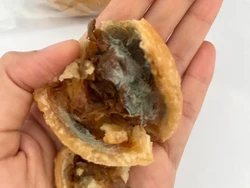 Viral Curry Puff Berjamur Hijau, Pembeli Sampai Kaget Lihat Isiannya