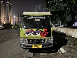 Brimob Polda Metro Amankan Sopir Truk Kecelakaan di Pamulang, 3 Orang Terluka