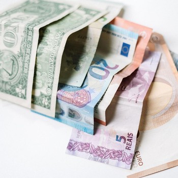 7 Mata Uang dengan Nilai Tertinggi terhadap Dolar AS di 2026