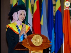 Kisah Devi, Peraih Beasiswa yang Jadi Wisudawan Terbaik Unair