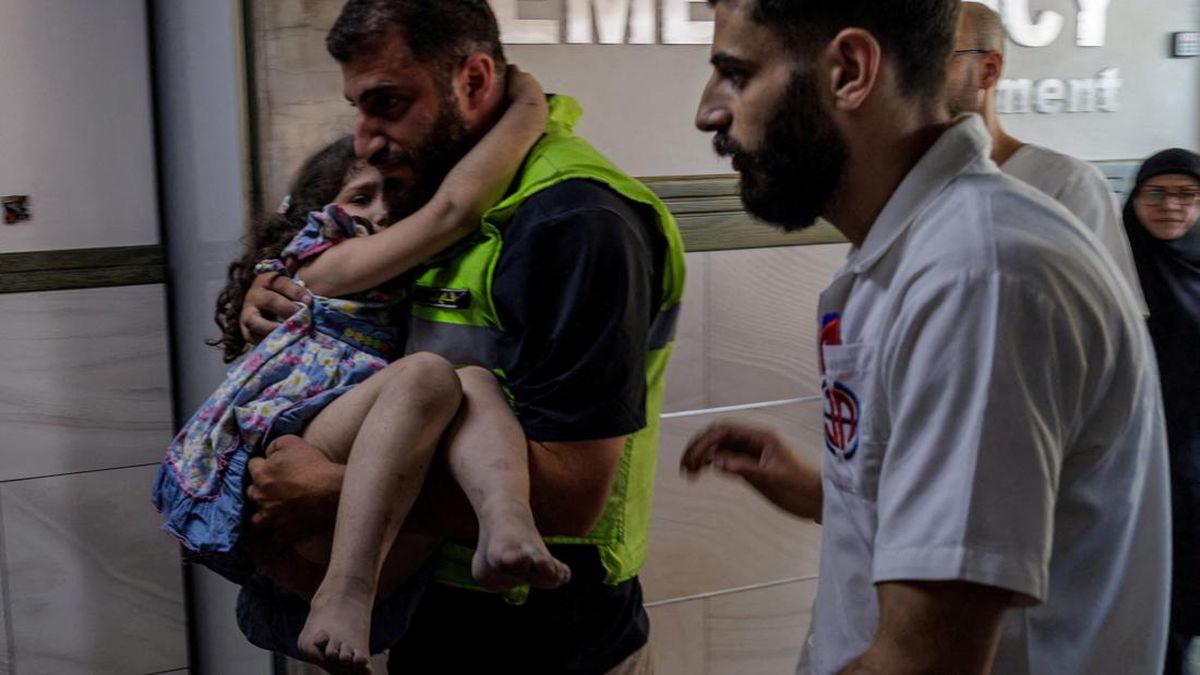 FOTO: Gempuran Israel Tewaskan 32 Orang di Lebanon